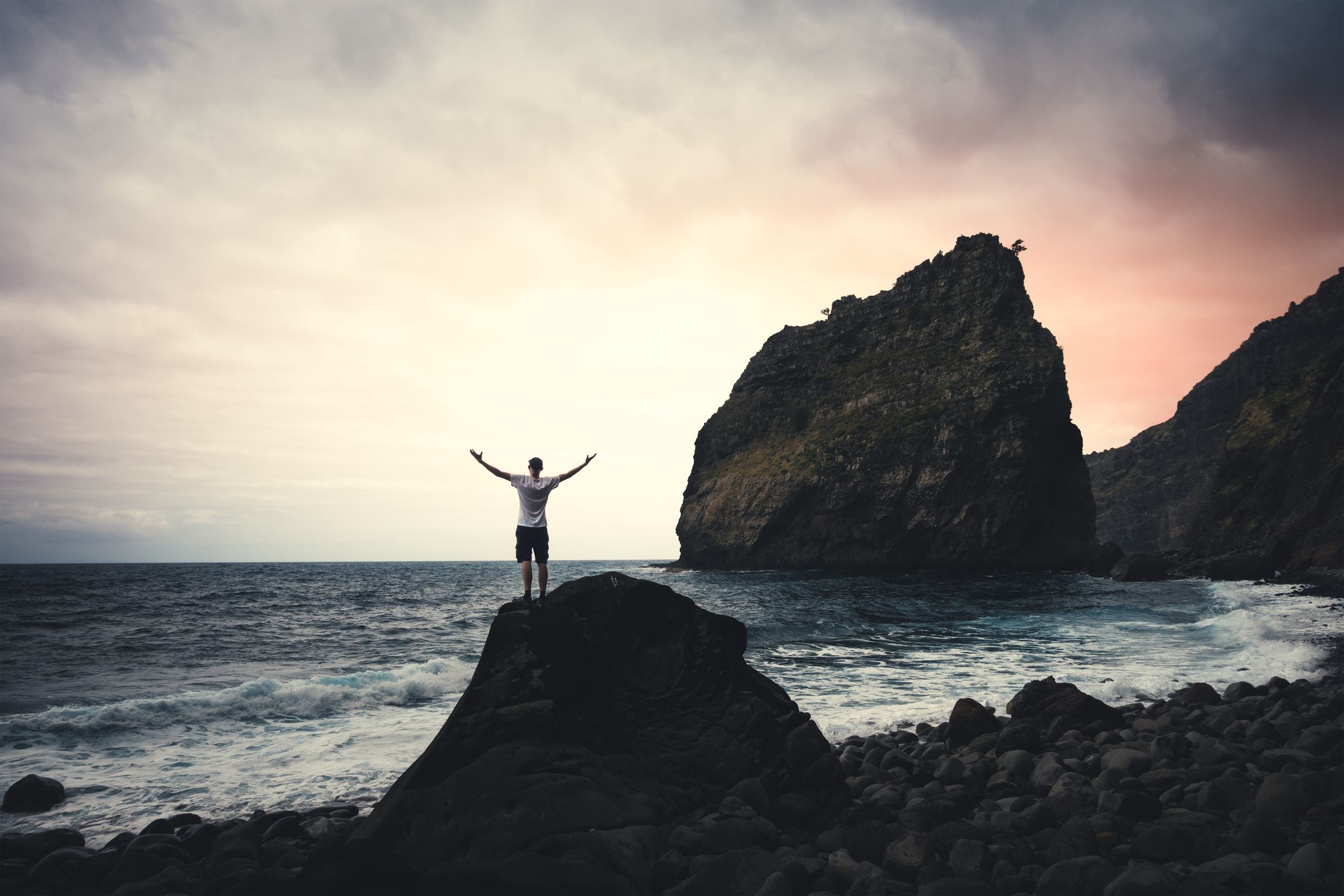 La pleine conscience réduit le stress et l'anxiété, entre autres avantages. 