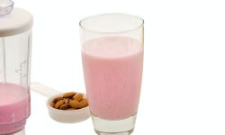 smoothie aux amandes et à la rose