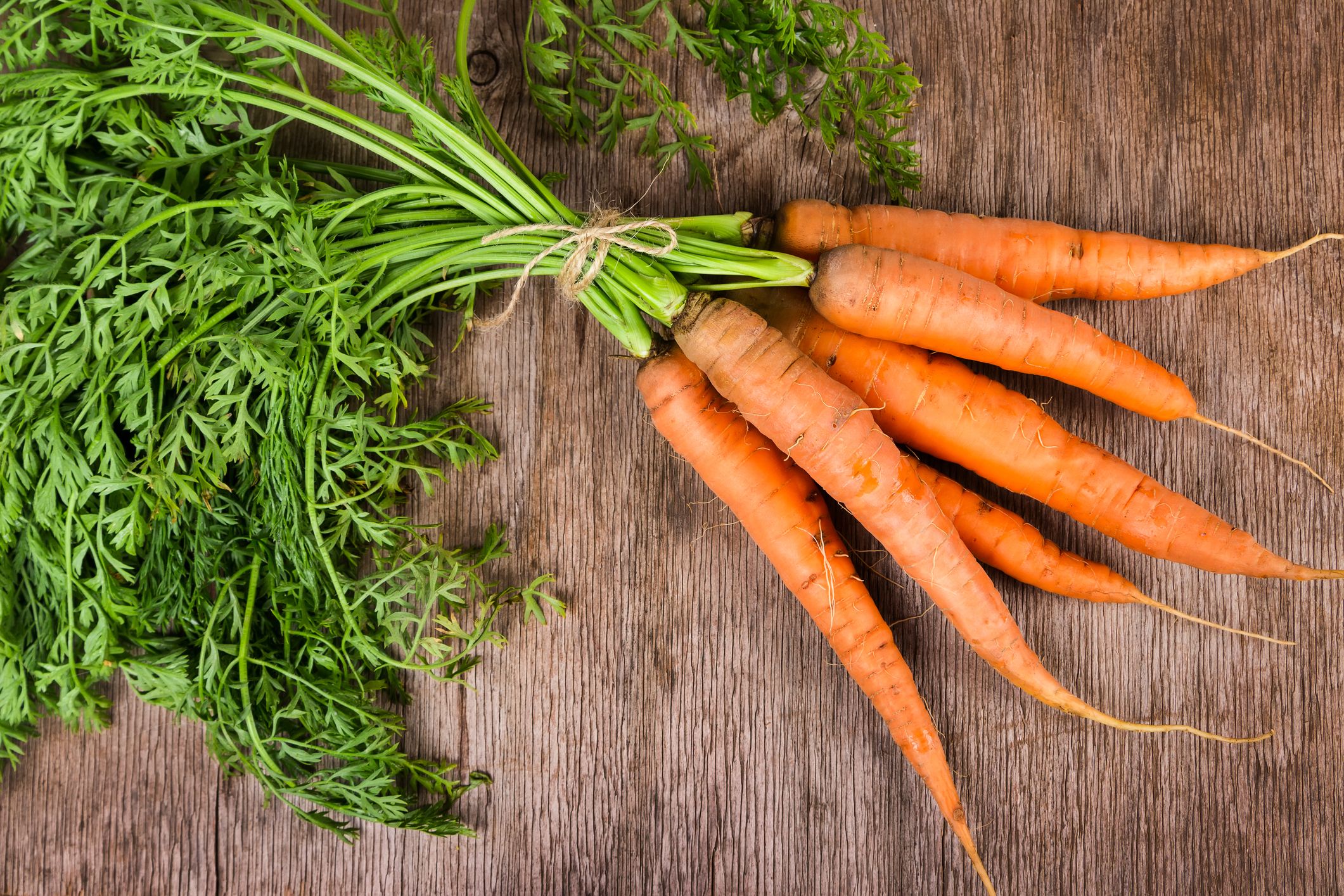 Les carottes sont riches en bêta-carotènes qui contribuent à la santé des yeux et de la peau. 