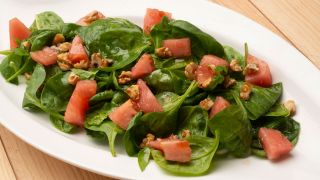 Recette de salade d'épinards, tomates et noix