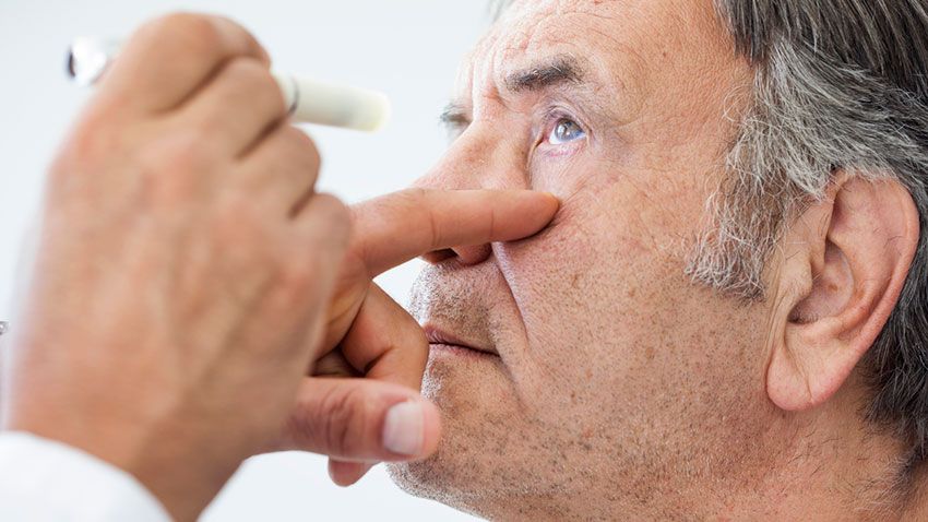 Consultation médicale pour conjonctivite