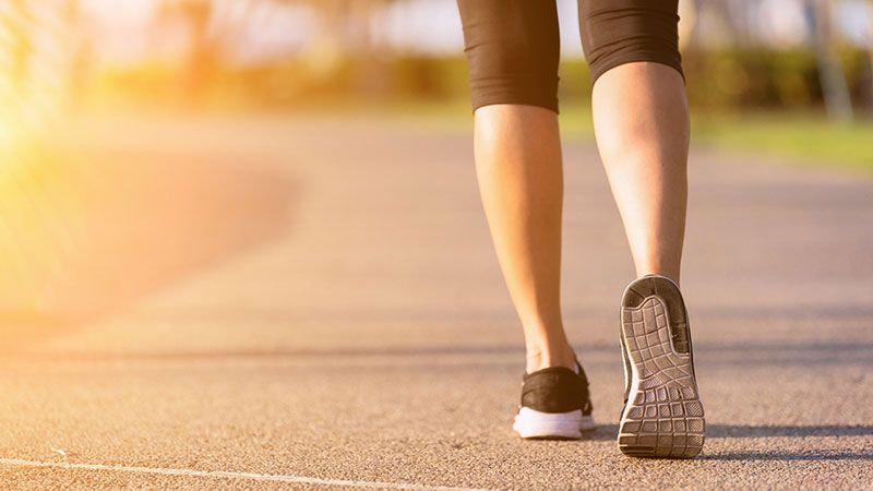 Faites de l'exercice physique tous les jours: marchez, faites du yoga ou allez à la gym. 