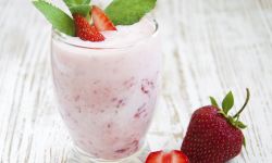 smoothie aux fraises et aux noix de macadamia
