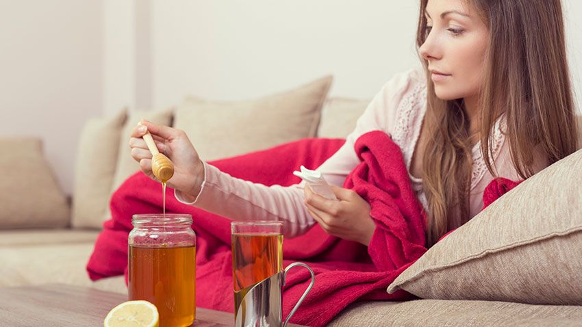 Thé au miel et au citron pour renforcer les défenses et lutter contre la grippe.